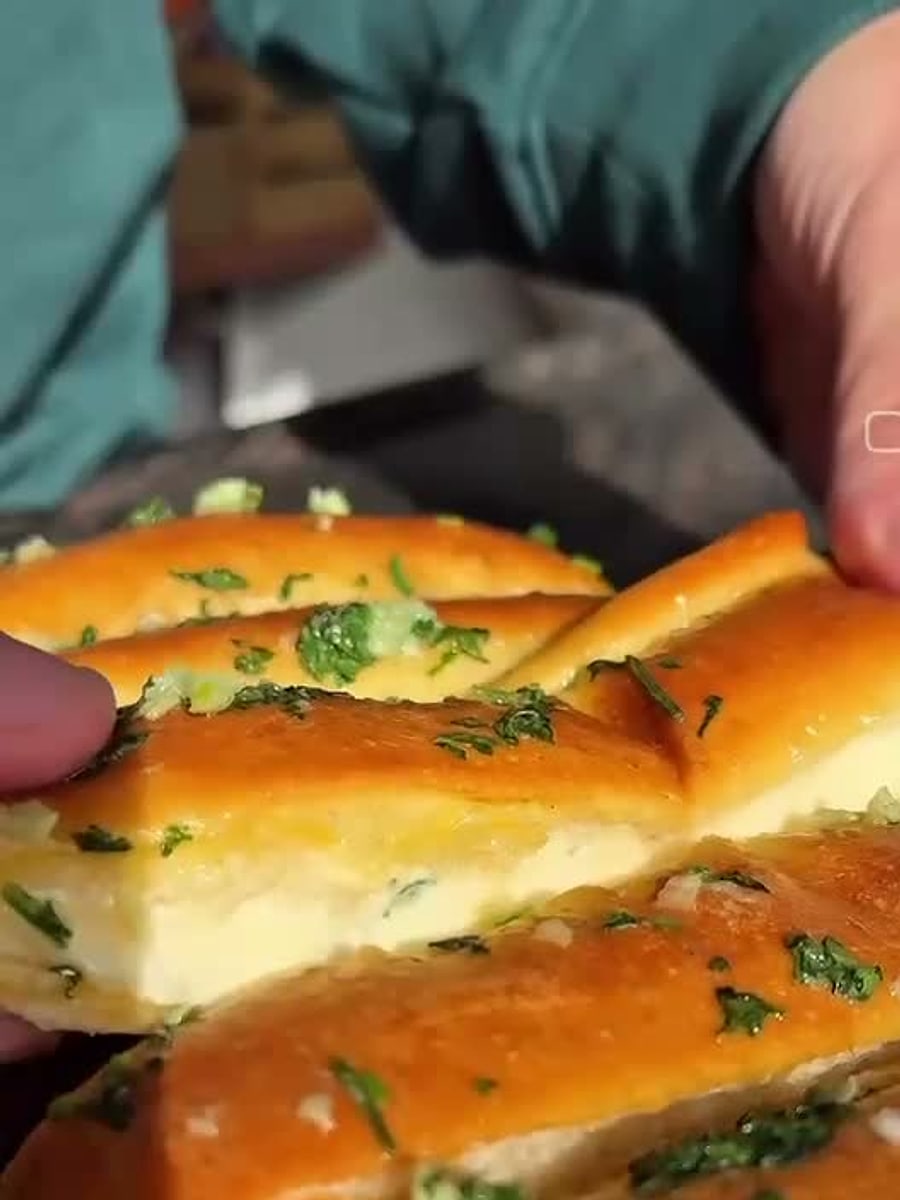 Cheesy garlic bread