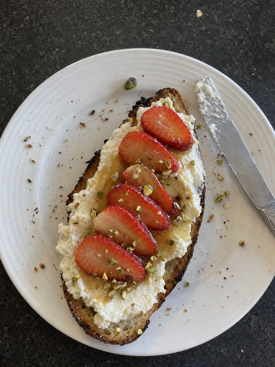 Strawberry Ricotta Toast, a recipe from The 10-Min Cookbook